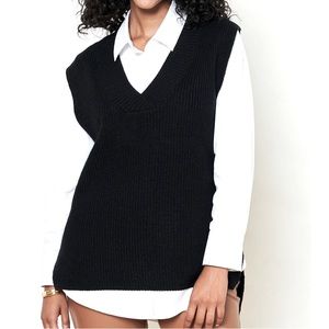 V-NECK SWEATER VEST
